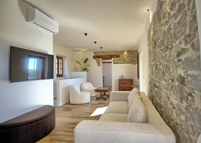 Anna By Posarellivillas *